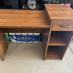 FREE DESK! Pick Up Today! Need Gone!