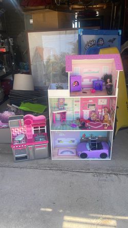 Barbie House, Car, Barbies and Accessories