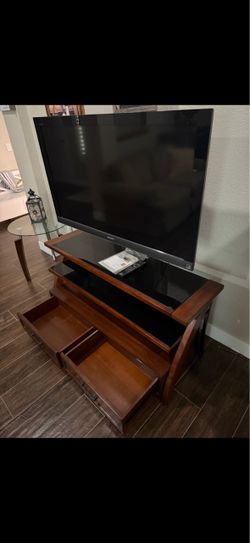 Tv + Tv Stand