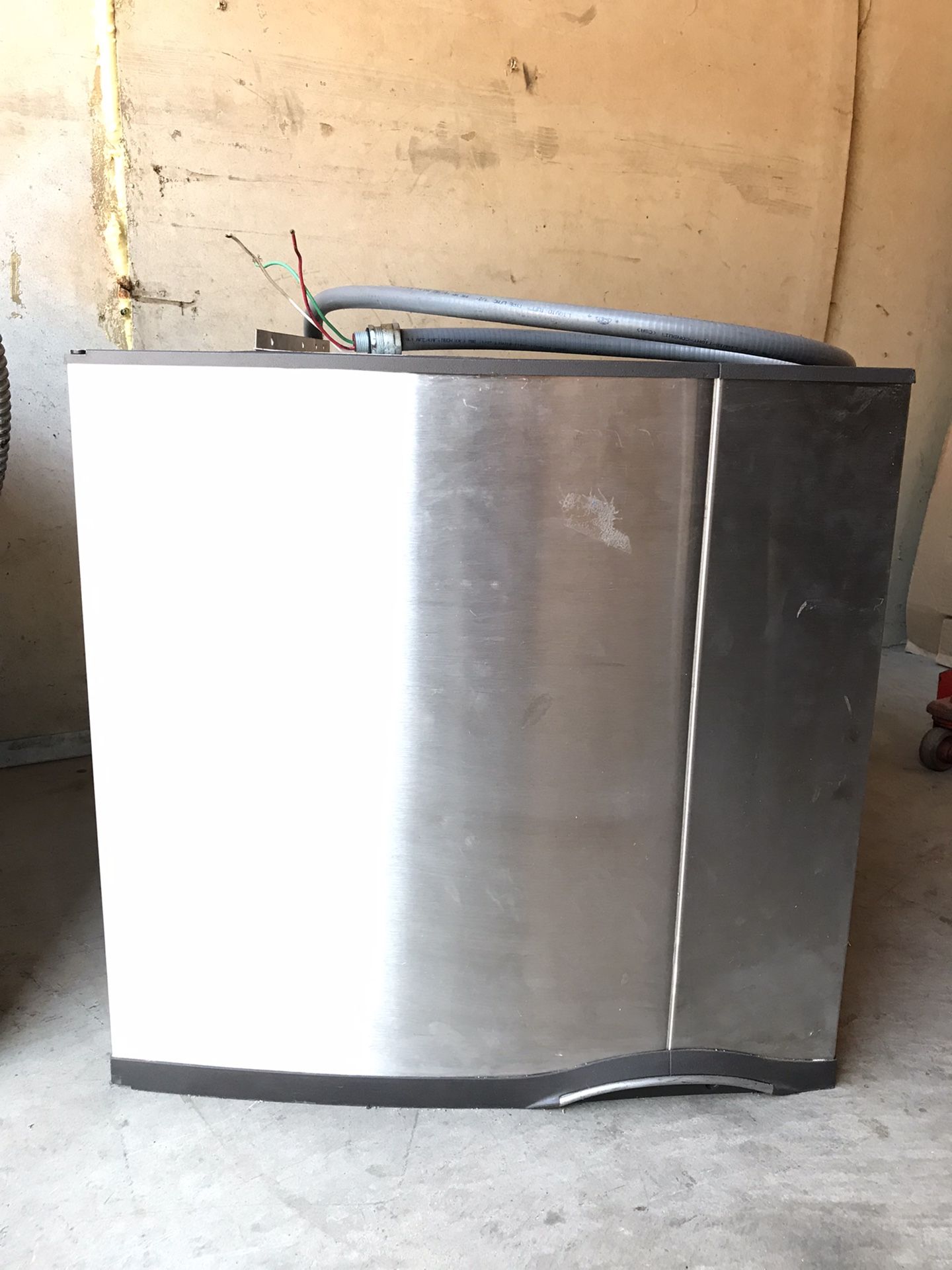Manitowoc SY0324A Ice Maker Machine Without Storage Means Air Cooled