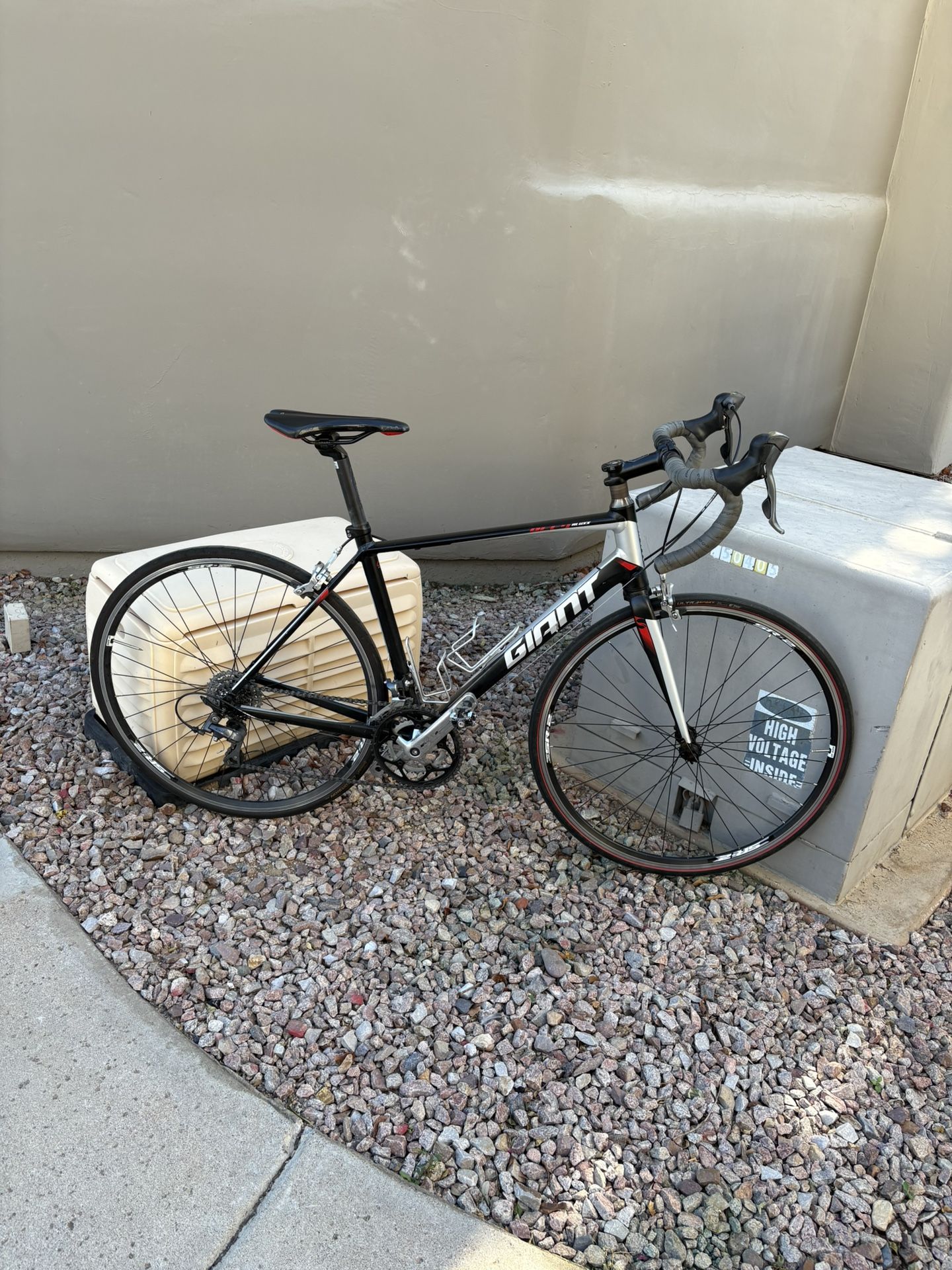 Giant Defy 56CM Aluminum Road Bike