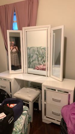 Light up vanity set