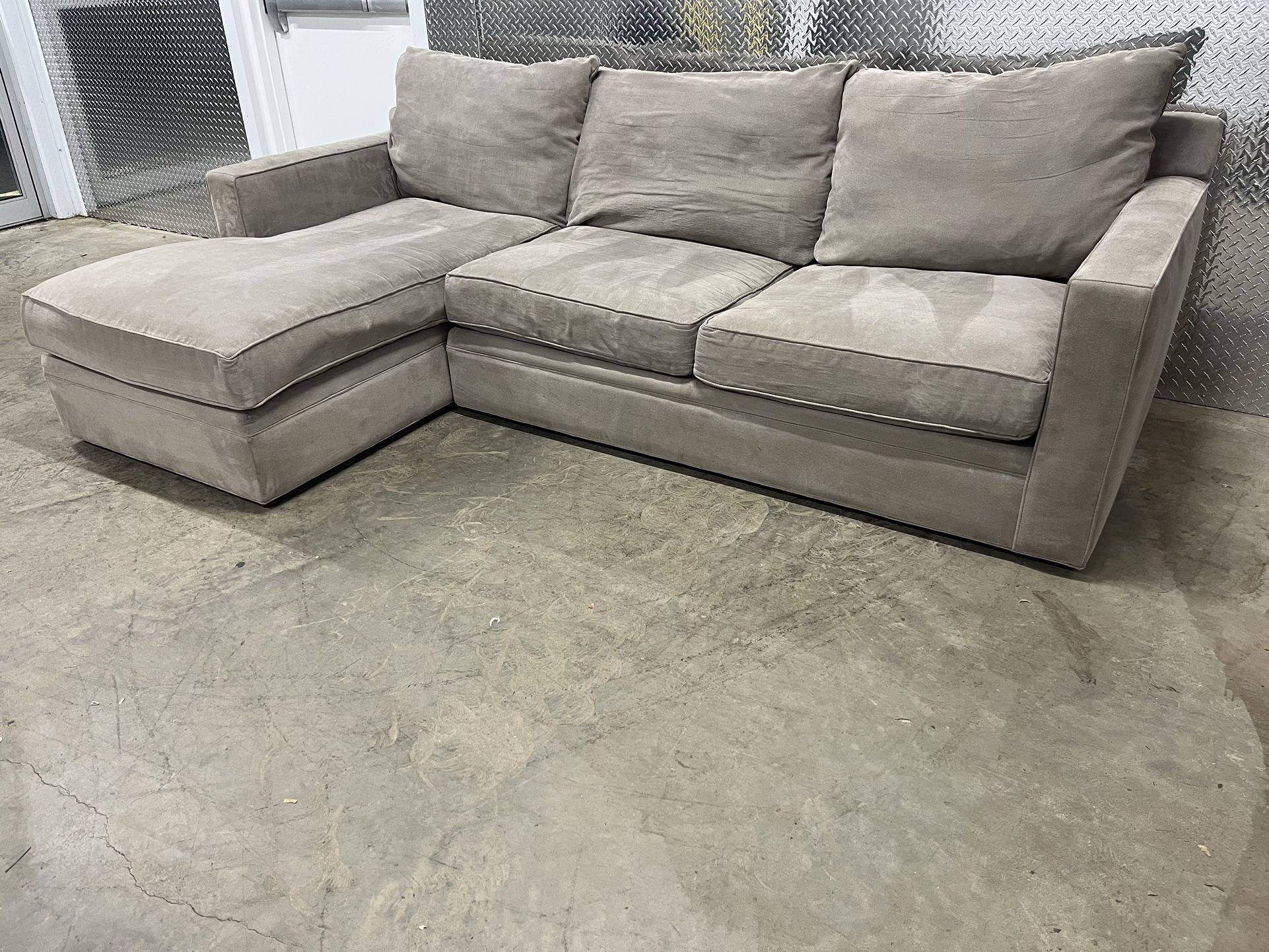 Sectional Couch!! Room and Board!! Delivery Available !! Dimensions