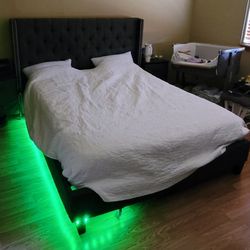 Queen bed with mattress 