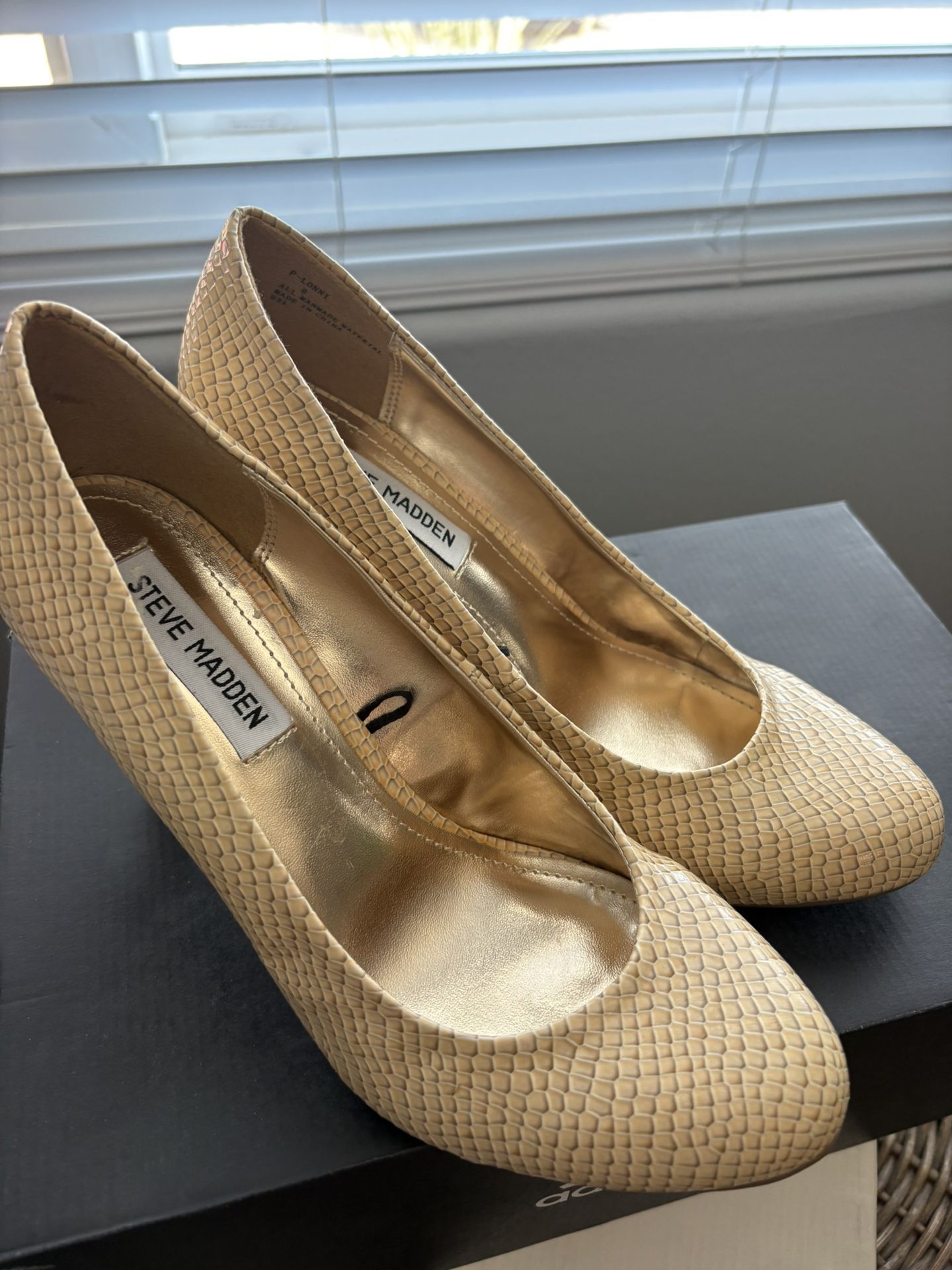 Ladies Heel Pumps Size 7