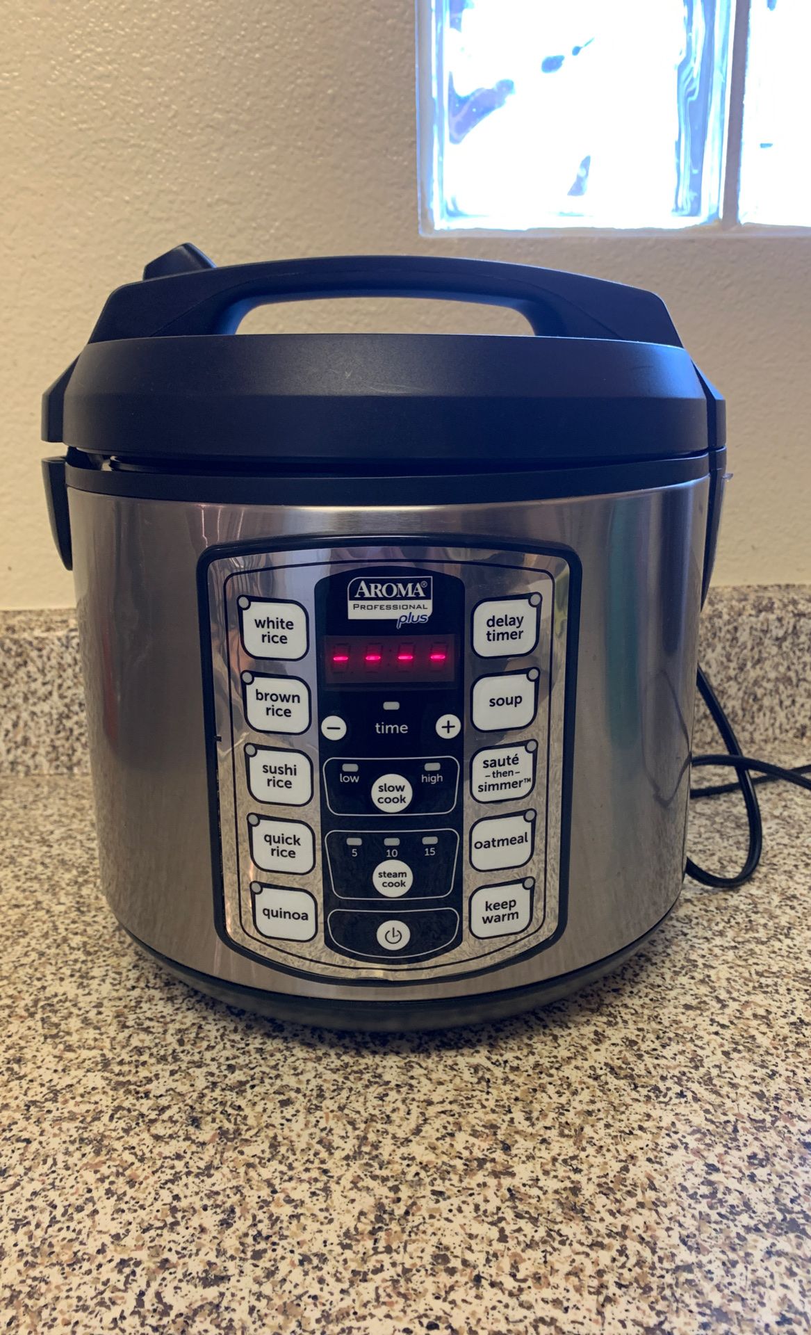Aroma Professional Plus Rice Cooker for Sale in Nuevo, CA OfferUp
