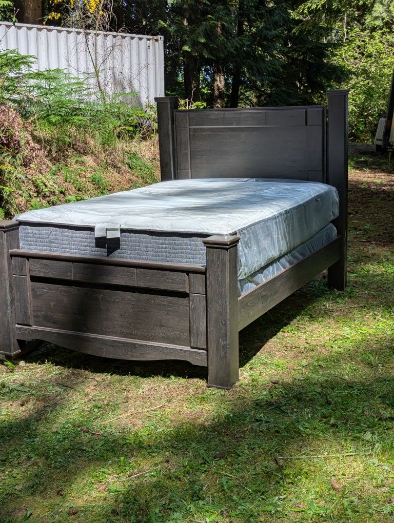 Queen Size Beautyrest Harmony Mattress And Box Spring