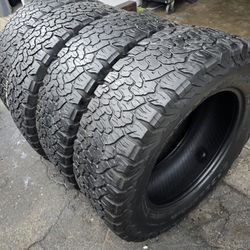 4 used tires Lt285 70r17 Bfgoodrich K02 very good tread on $200.00  FIRM PRICE 