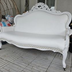 Gorgeous Love Seat!!