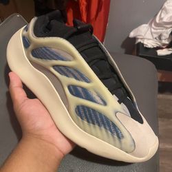 Yeezy 700 v3 “Kyanite” glow in the dark