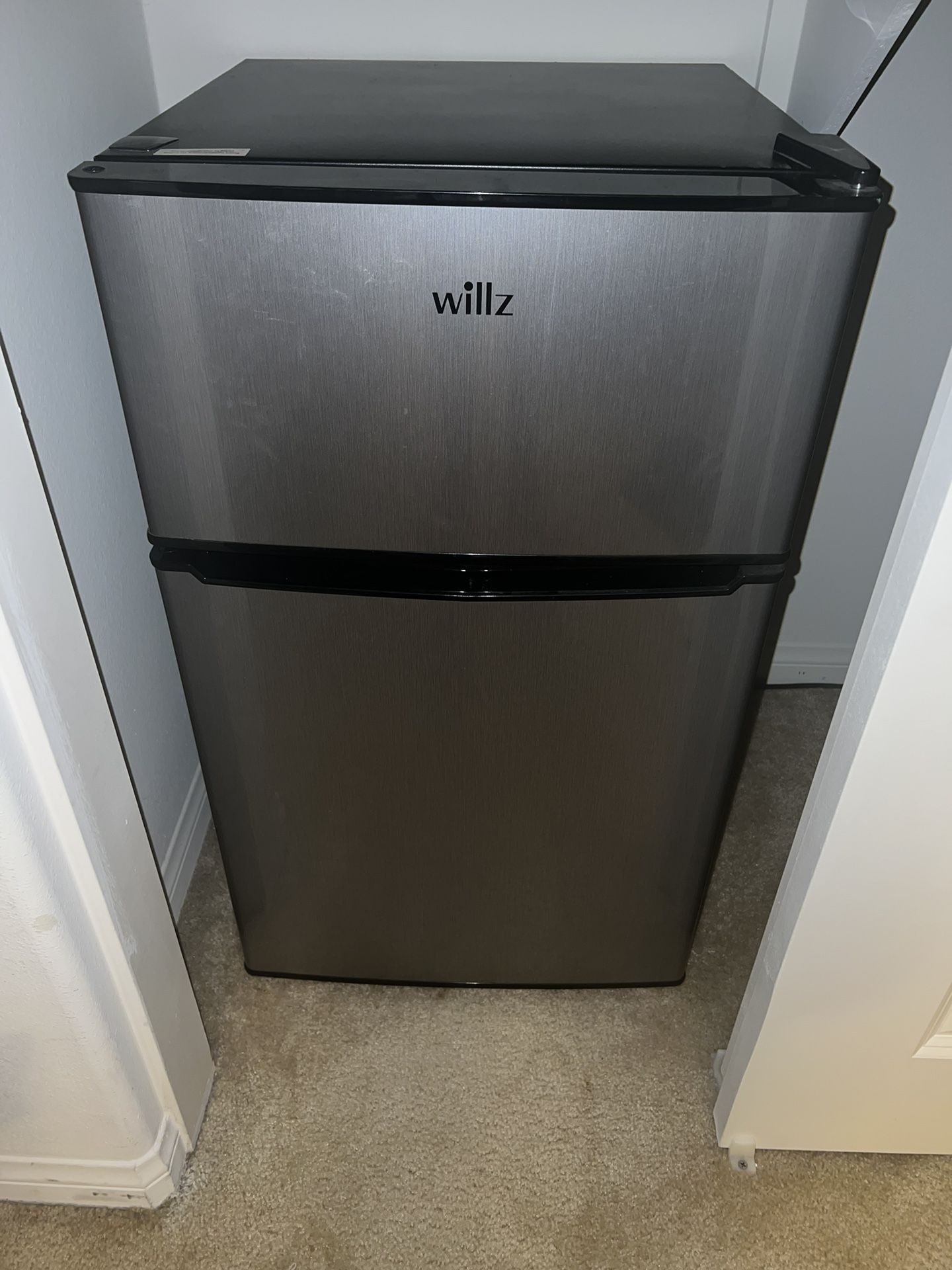 Mini Fridge -NEGOTIABLE