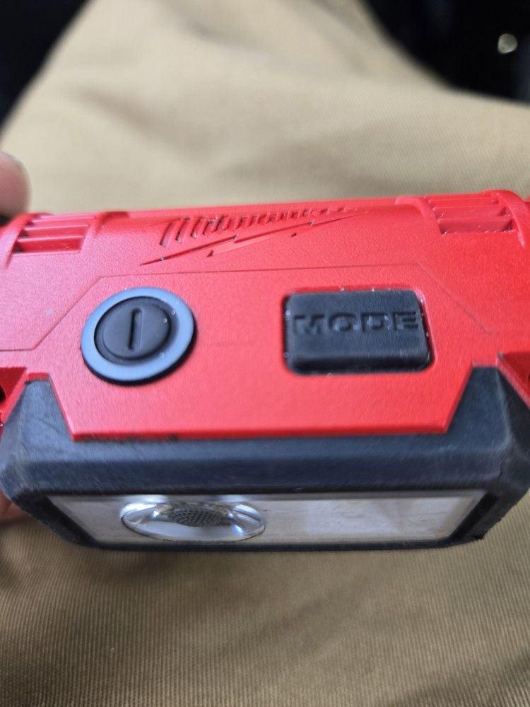 Milwaukee Rechargeable Light