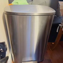 Kitchen Trash Can 