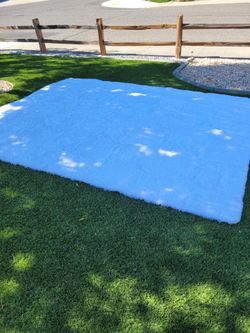 8 x 10 White, shaggy rug