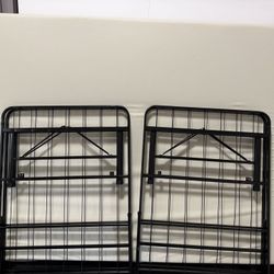 Queen mattress and metal base