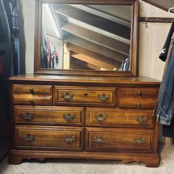 Dresser With Mirror