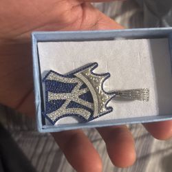 Yankee Mossinate Pendant 