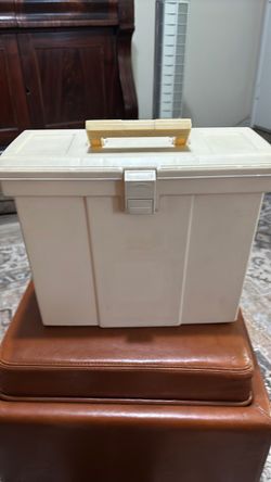Vintage Rubbermaid utility box