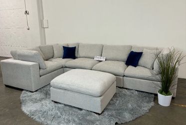 LIKE NEW! 6 Piece Lowell Modular Sectional Couch (FREE DELIVERY 🚚)