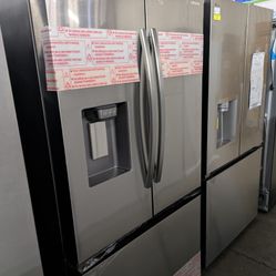 Samsung RF32CG5400SR
36 Inch Smart 3-Door French Door Refrigerator