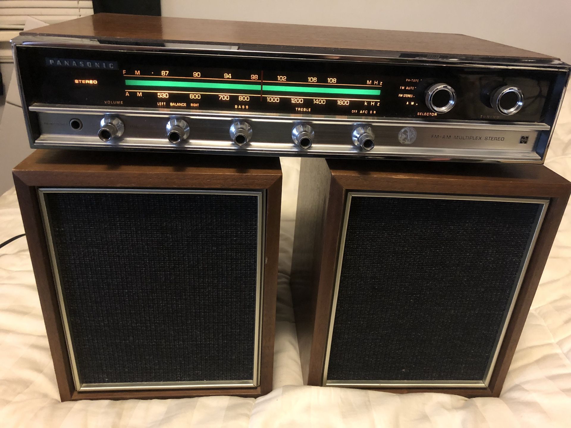 Vintage AM/FM Stereo Receiver- Panasonic RE-7670 - W/Original Speakers - Tested