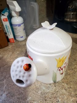 SIX (5) VINTAGE TEAPOT FOR $40 ALL