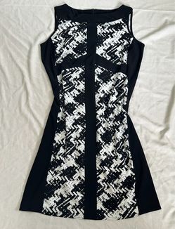Black and White Print Sleeveless Sheath Dress