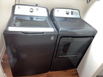 GE Washer (Electric) & Dryer (Gas) Set
