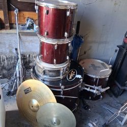 Pearl Drum Set W/Zildjian Cymbals
