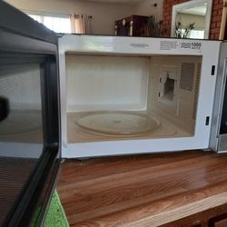 USED  MICROWAVE.  /  MICROONDAS