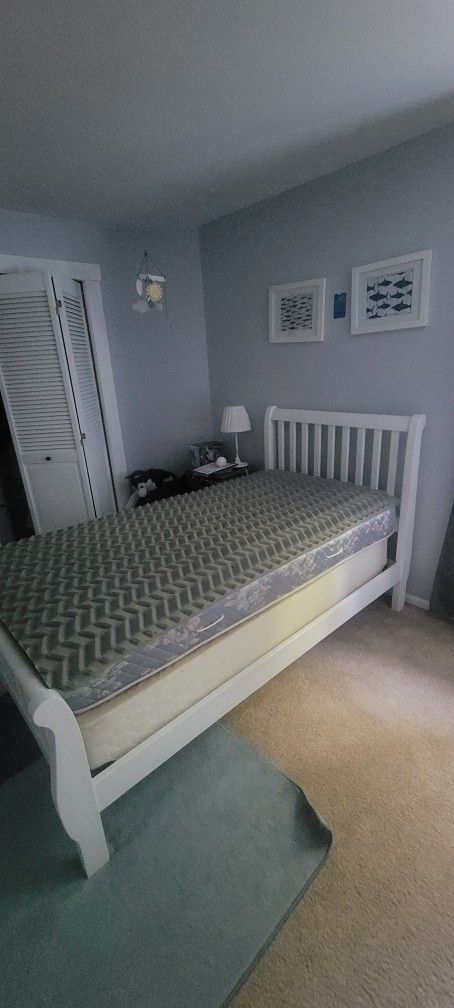 White Twin Bed With Mattress