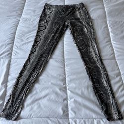 Y2K Snake Print Leggings 🐍 Zenana Outfitters – Grey/Black Snakeskin Skinny Pants – Edgy Streetwear Festival Goth Alt