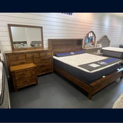 *Spooky Sale Event*---Alton Rustic Wood King Bed And Dresser/Mirror Sets---Starting At $799---Delivery And Easy Financing 👍