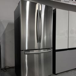 Samsung 33” 17.5 cu. ft. French Door Refrigerator 