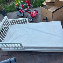Toddler bed w mattress included like new