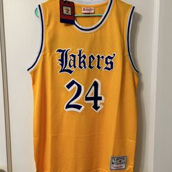 Lakers Kobe Bryant #24 Size L Old English Font Jersey Brand New