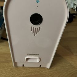 Dogness Automatic Pet Feeder With WiFi Camera. Used