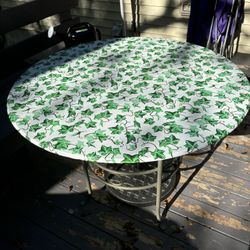 Round Table with 4 Chairs
