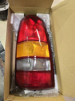 2003 Sierra Right Taillight
