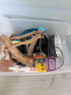 "PENDING PICK UP"  FREE REPTILE/PET SUPPLIES