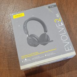 Jabra Evolve2 65 Stereo Wireless Headset (UC USB-C) New, open box.
UPC 72.
Light outer box wear, please see the photos.
Weight 1lb plus ship