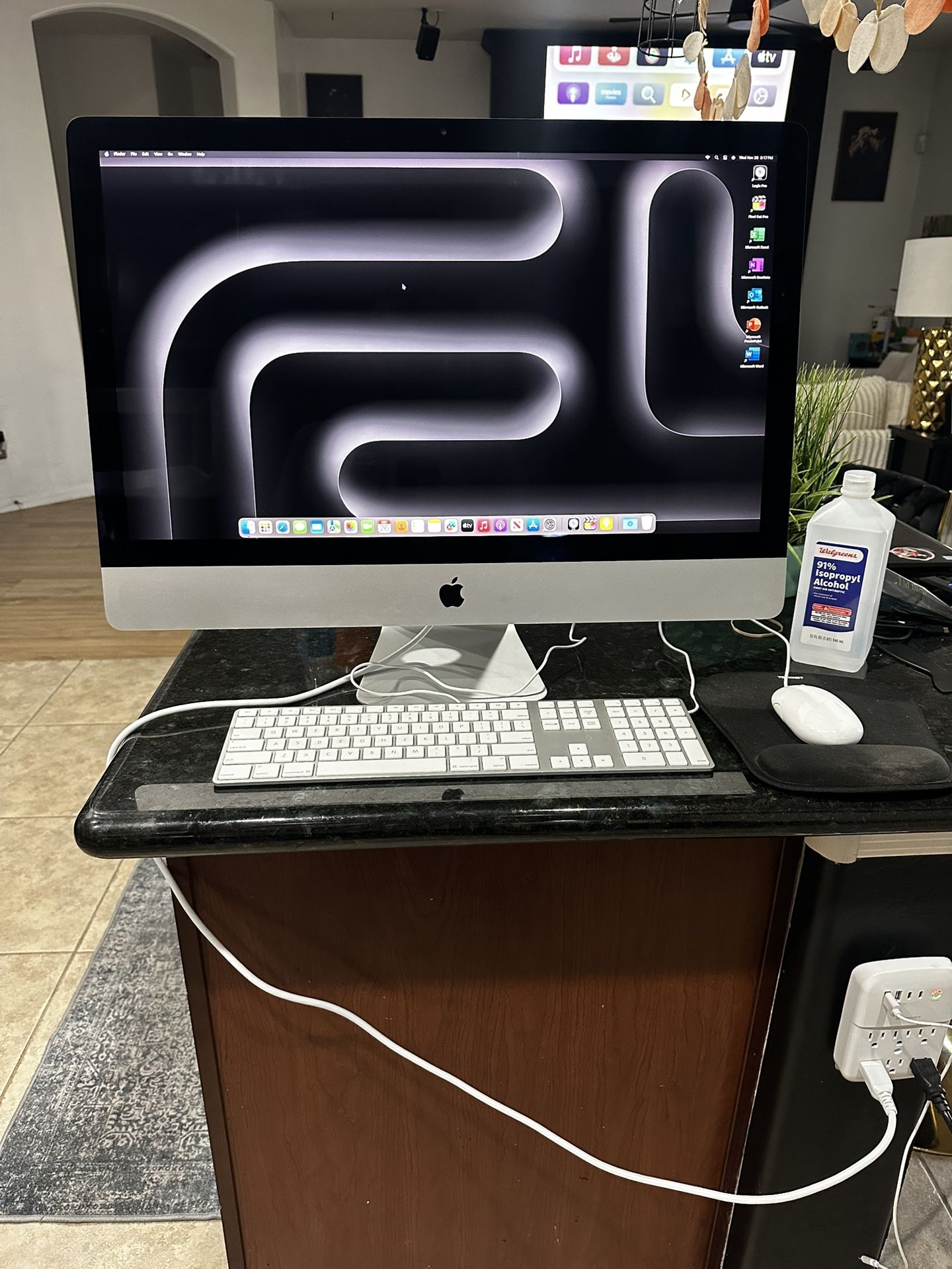 Apple iMac i7 27” 5K Retina 32GB RAM 2TB SSD LOADED with Software!