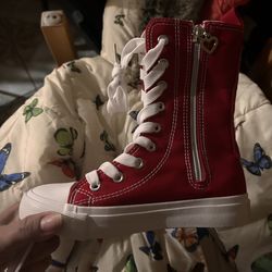 Little girls like Converse