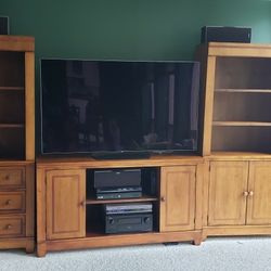 Entertainment Center Solid Wood /Shelves/storage/tv Stand