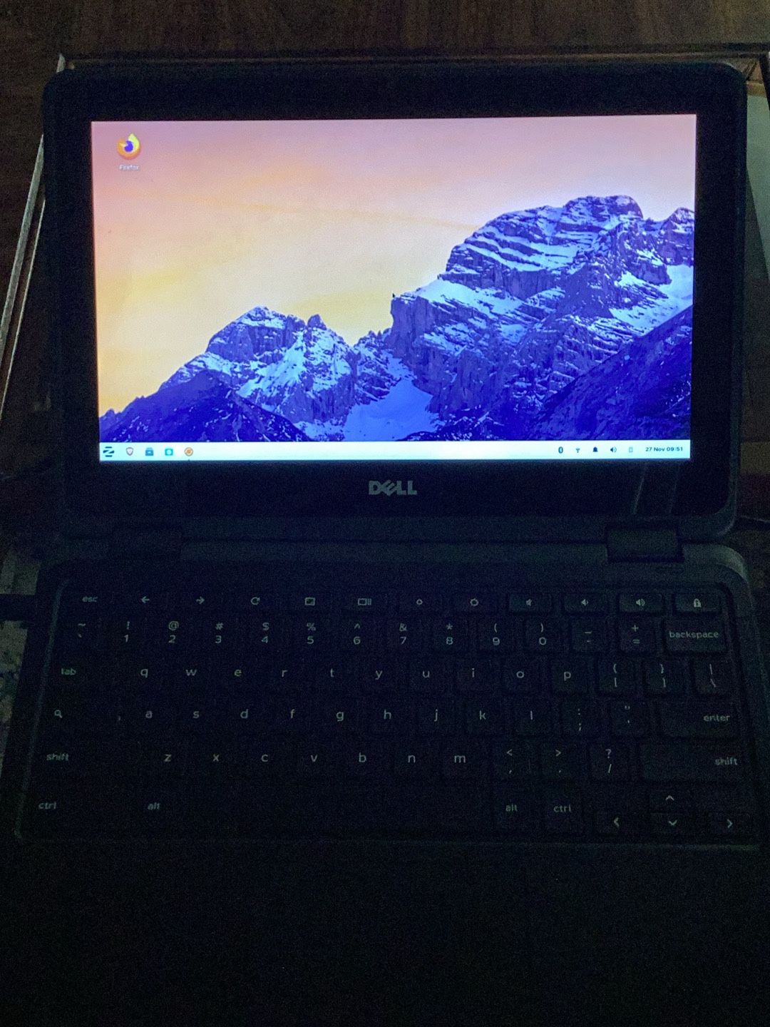 chromebook with linux on it (HAS TO STAY PLUGED IN)