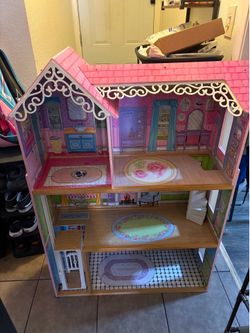 Barbie doll house