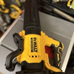 DEWALT 20V MAX 125 MPH 450 CFM Brushless Cordless Handheld Leaf Blower with Concentrator Nozzle (Tool Only) 