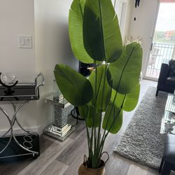 Pretty Artificial Plant 5 Ft Tall ! Brand New ( Ask For Price)