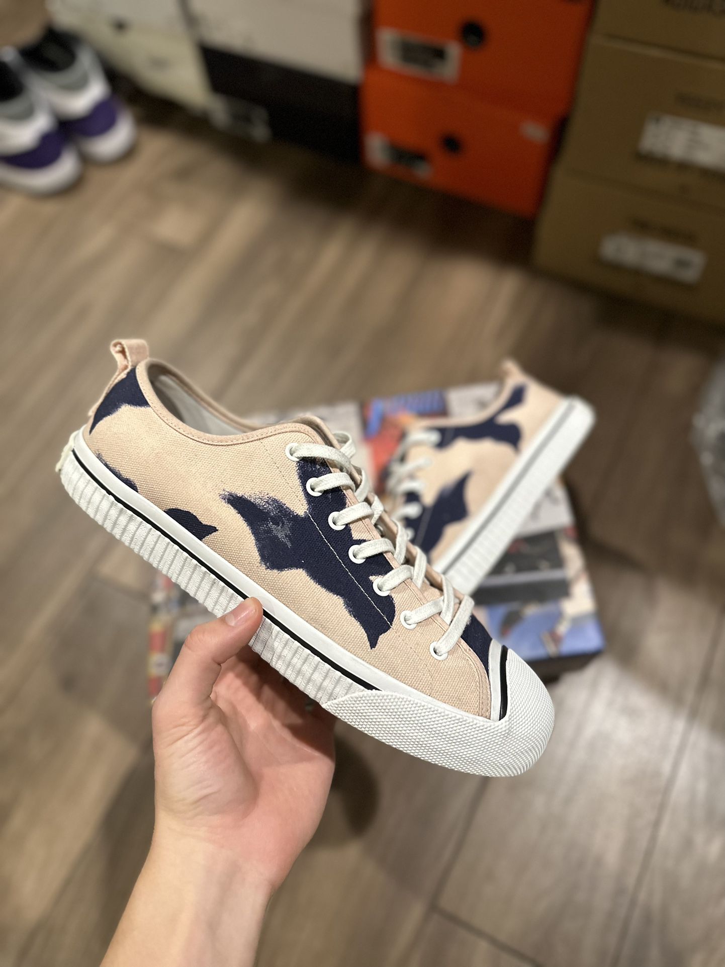 Burberry Converse Low Size 11 for Sale in Las Vegas, NV - OfferUp