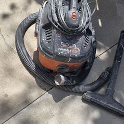 Portable vacuum cleaner